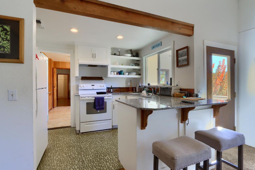 Image 19 of property listing at 42997 E Mountain View Lane, Oakhurst, CA 93644