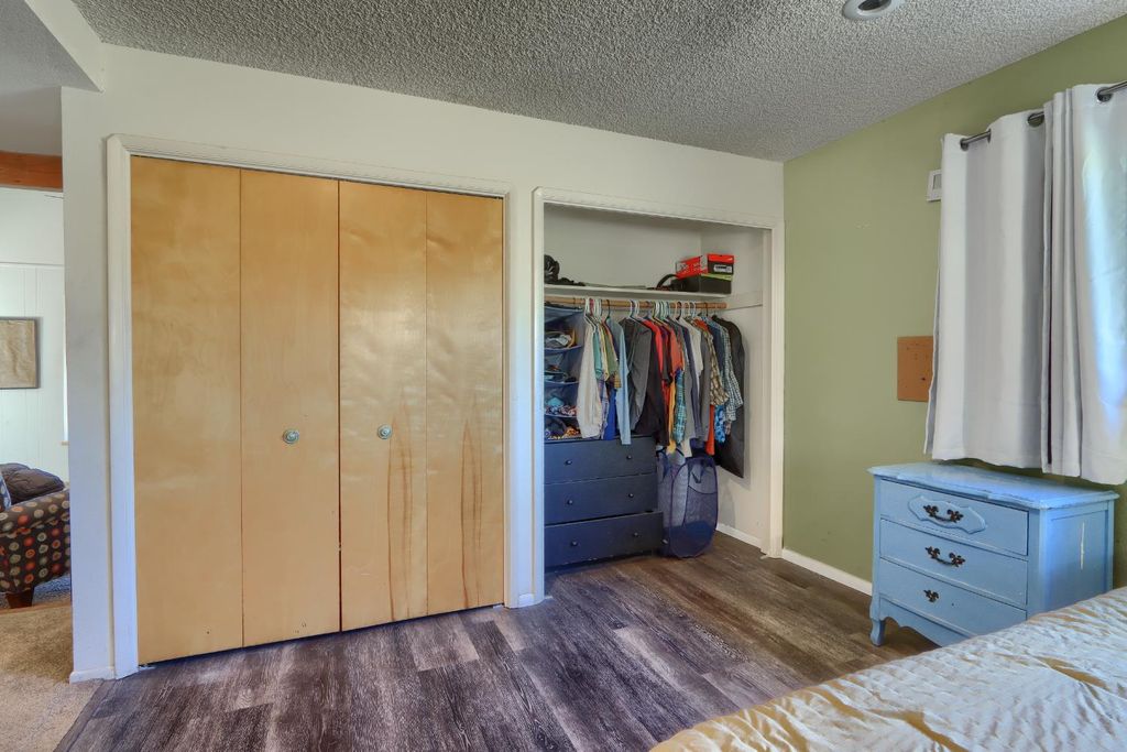 Image 23 of property listing at 42997 E Mountain View Lane, Oakhurst, CA 93644