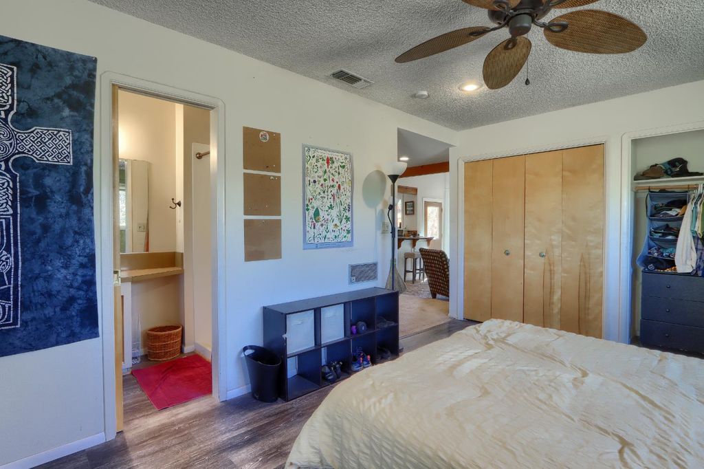 Image 24 of property listing at 42997 E Mountain View Lane, Oakhurst, CA 93644