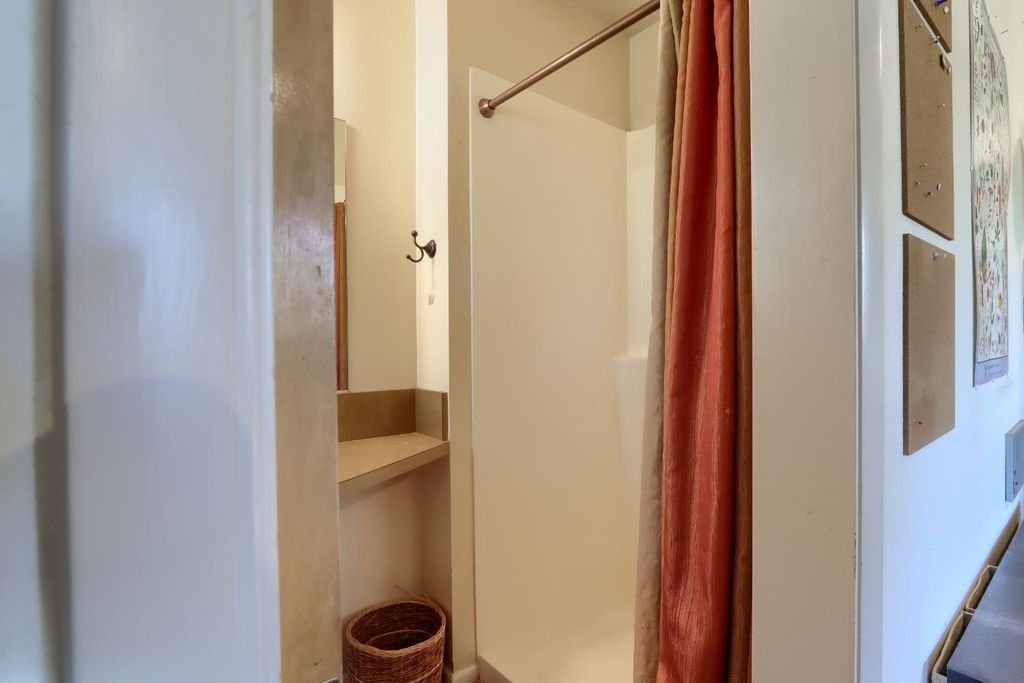 Image 26 of property listing at 42997 E Mountain View Lane, Oakhurst, CA 93644