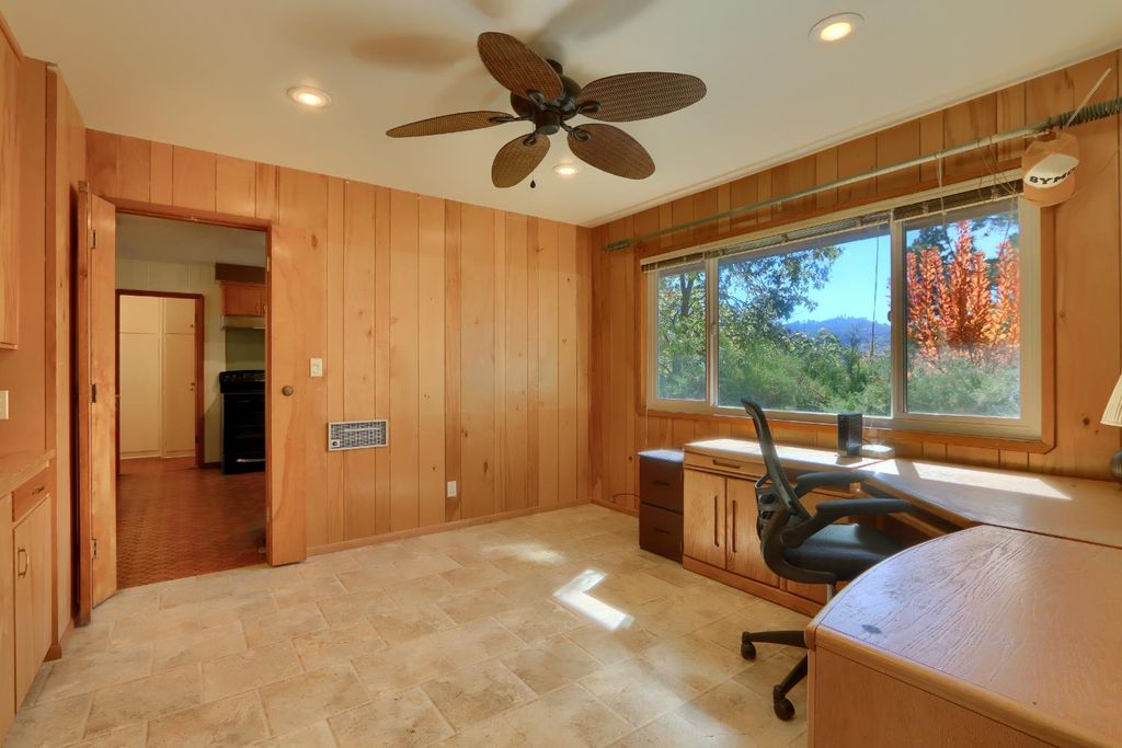 Image 27 of property listing at 42997 E Mountain View Lane, Oakhurst, CA 93644