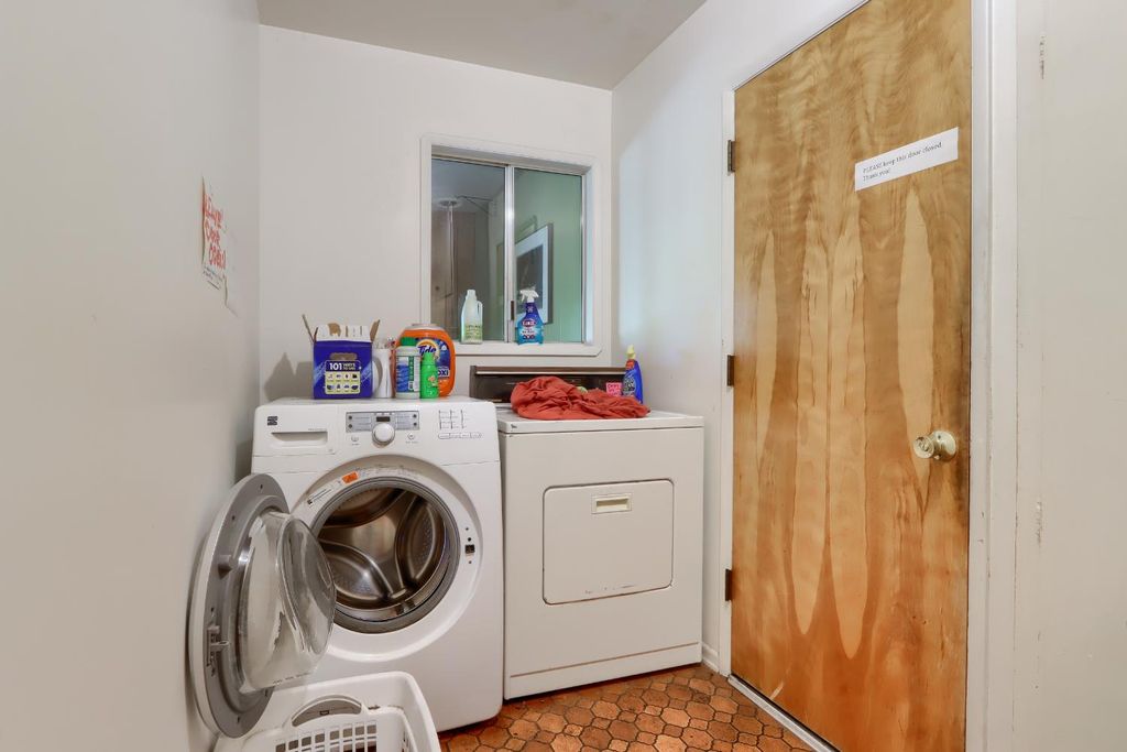 Image 39 of property listing at 42997 E Mountain View Lane, Oakhurst, CA 93644