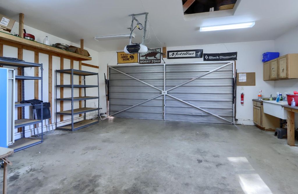 Image 41 of property listing at 42997 E Mountain View Lane, Oakhurst, CA 93644