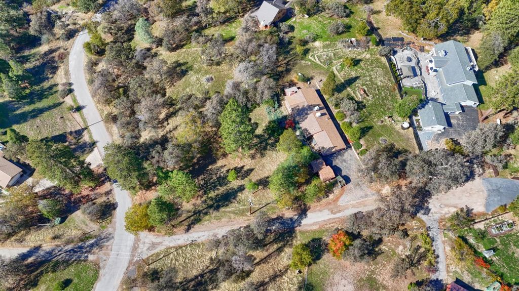 Image 44 of property listing at 42997 E Mountain View Lane, Oakhurst, CA 93644