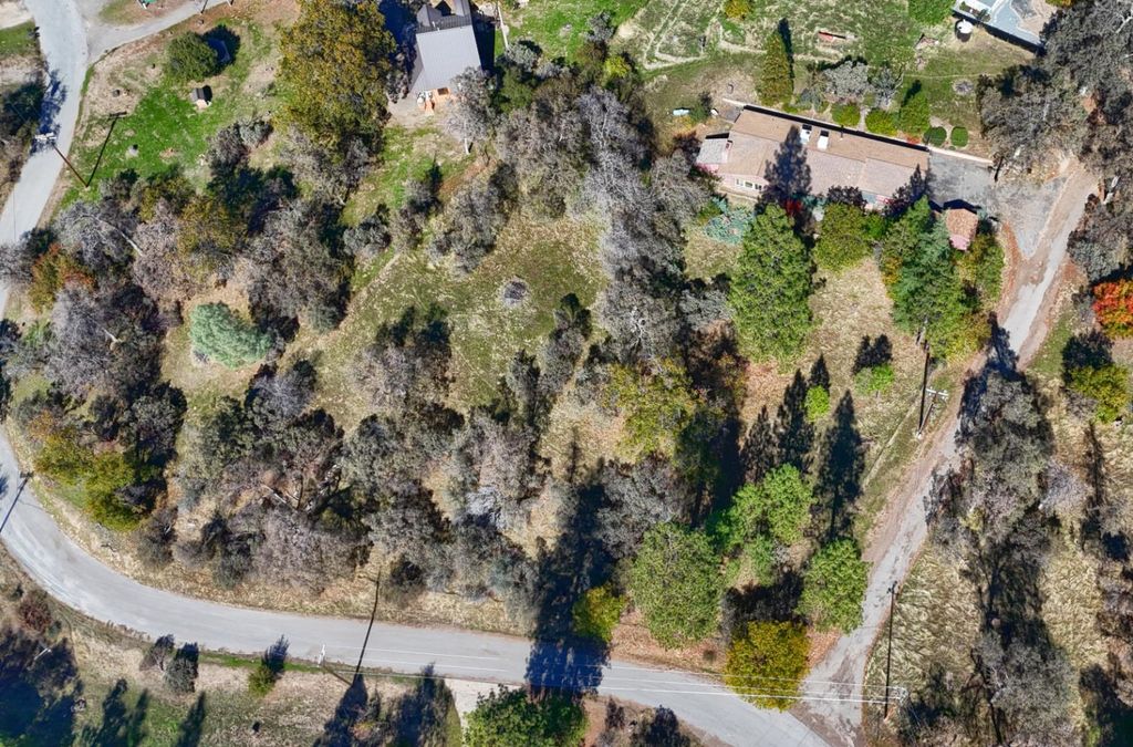 Image 45 of property listing at 42997 E Mountain View Lane, Oakhurst, CA 93644