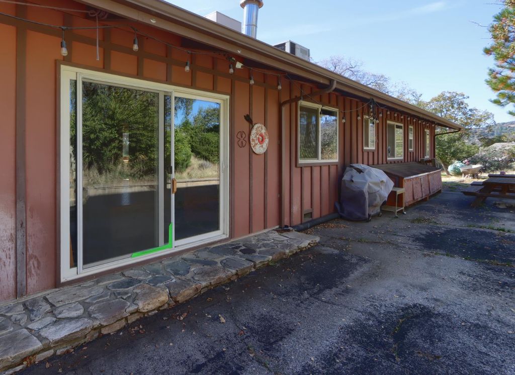 Image 9 of property listing at 42997 E Mountain View Lane, Oakhurst, CA 93644