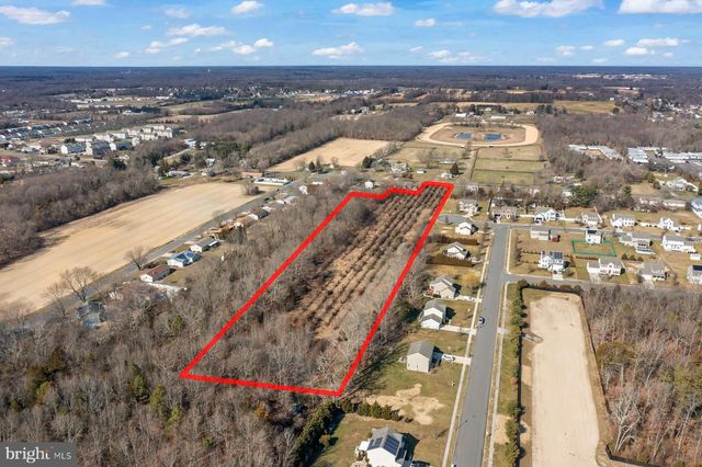 E OAK RD E, Vineland, NJ 08361