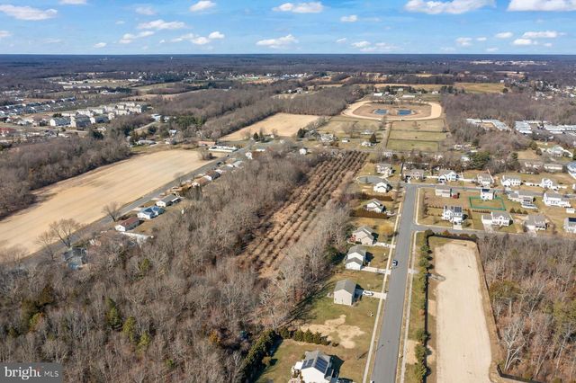 E OAK RD E, Vineland, NJ 08361