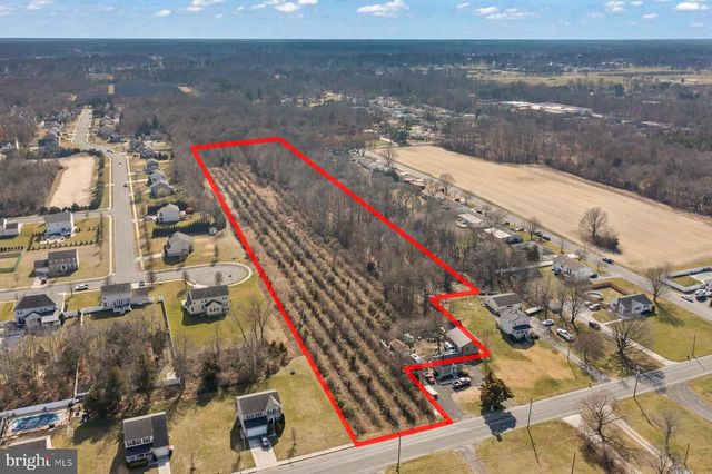 E OAK RD E, Vineland, NJ 08361