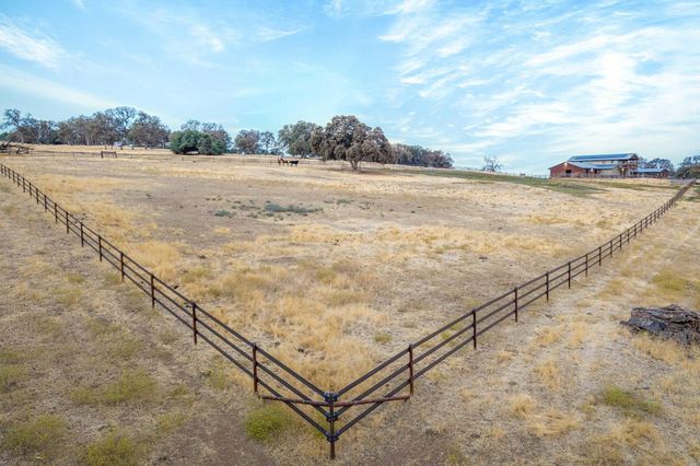 8813 Hayes Ln, Smartsville, CA 95977