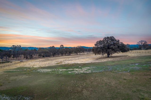 8813 Hayes Ln, Smartsville, CA 95977