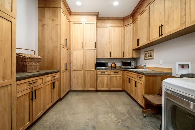 8813 Hayes Ln, Smartsville, CA 95977