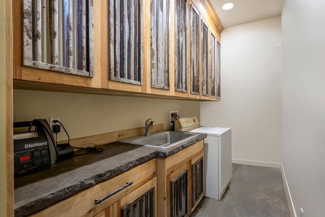 8813 Hayes Ln, Smartsville, CA 95977