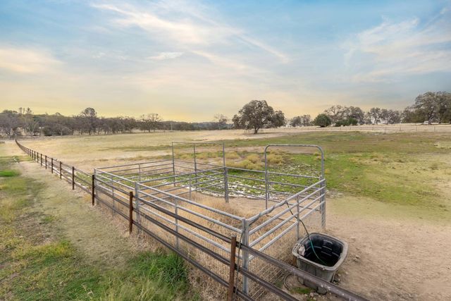 8813 Hayes Ln, Smartsville, CA 95977