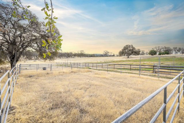 8813 Hayes Ln, Smartsville, CA 95977