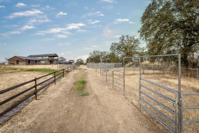 8813 Hayes Ln, Smartsville, CA 95977