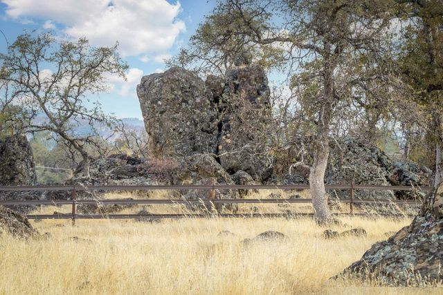 8813 Hayes Ln, Smartsville, CA 95977