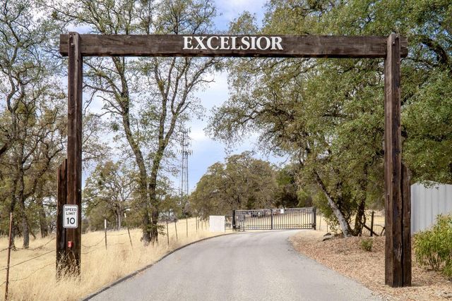 8813 Hayes Ln, Smartsville, CA 95977