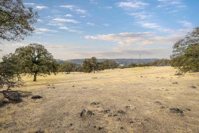 8813 Hayes Ln, Smartsville, CA 95977