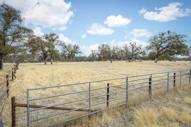 8813 Hayes Ln, Smartsville, CA 95977