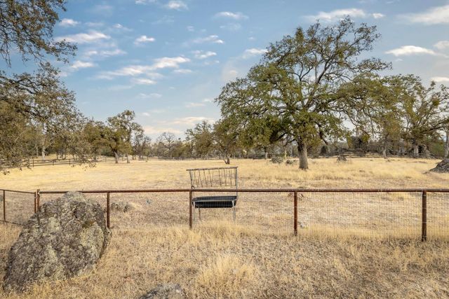 8813 Hayes Ln, Smartsville, CA 95977