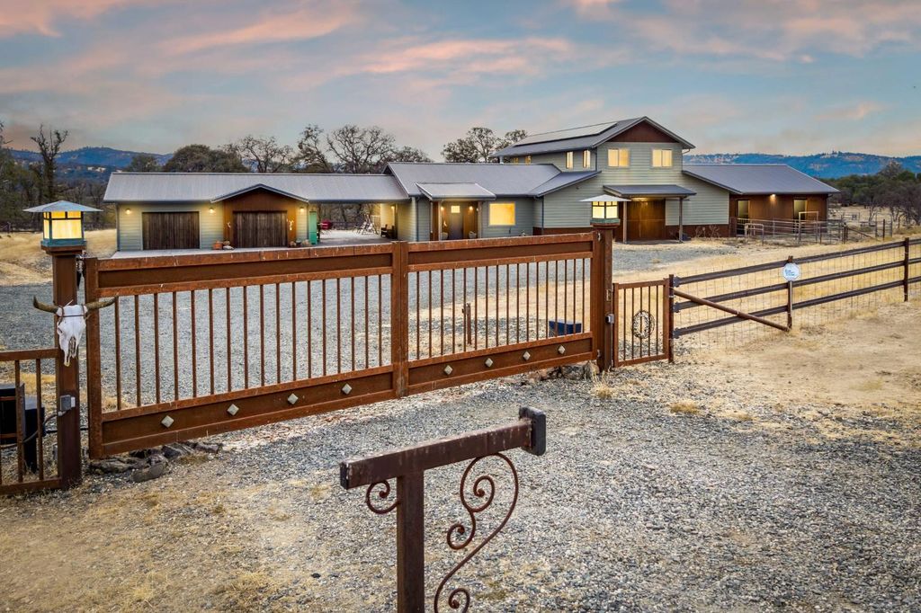 8813 Hayes Ln, Smartsville, CA 95977