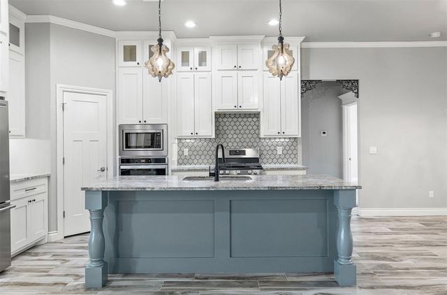 4813 Hambletonian Lane, Mustang, OK 73064