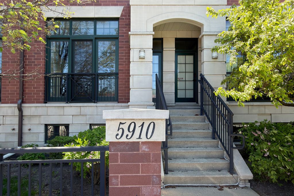 5910 N Northwest Highway 5910, Chicago, IL 60631