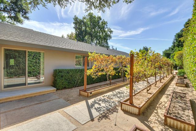 1609 Gary Way, Carmichael, CA 95608