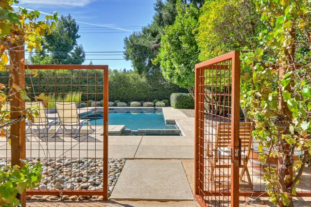 1609 Gary Way, Carmichael, CA 95608