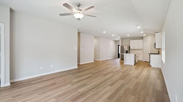 821 Sunflower Road, Lavon, TX 75166