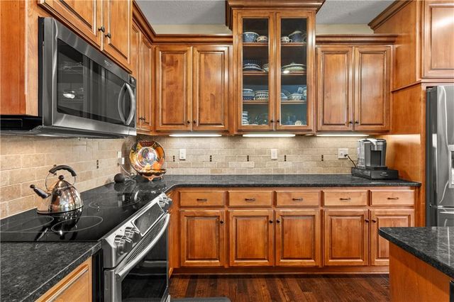 3404 S Wood Avenue, Blue Springs, MO 64015