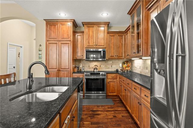 3404 S Wood Avenue, Blue Springs, MO 64015