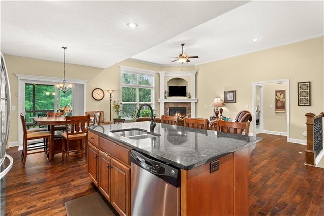 3404 S Wood Avenue, Blue Springs, MO 64015