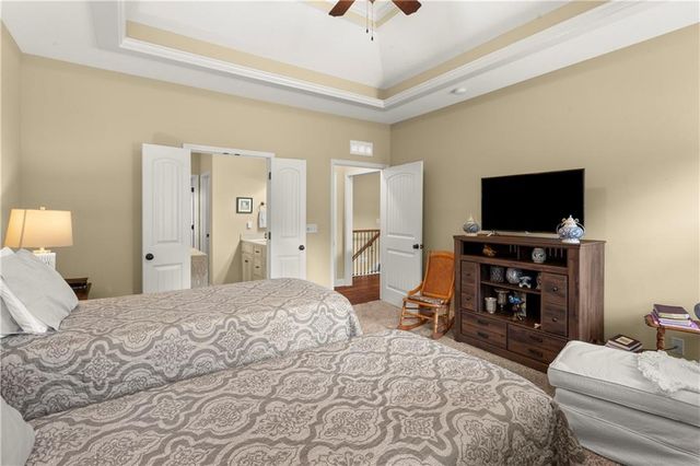 3404 S Wood Avenue, Blue Springs, MO 64015