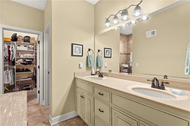 3404 S Wood Avenue, Blue Springs, MO 64015