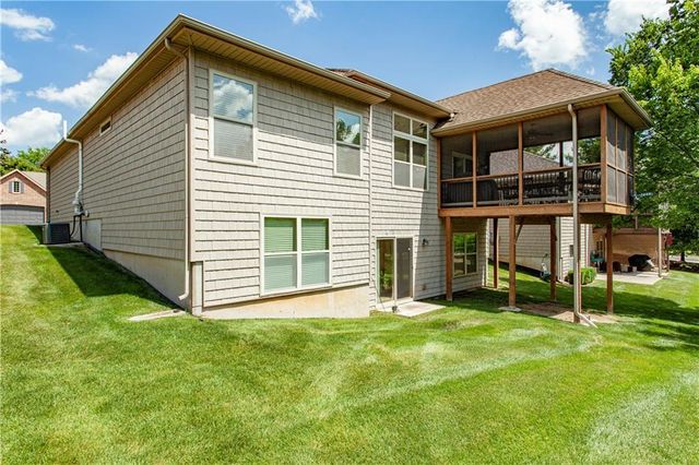 3404 S Wood Avenue, Blue Springs, MO 64015