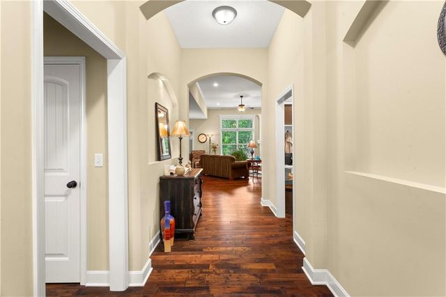 3404 S Wood Avenue, Blue Springs, MO 64015