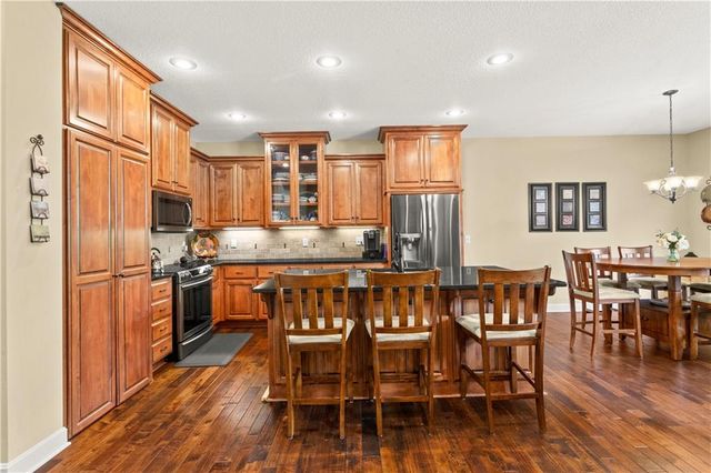 3404 S Wood Avenue, Blue Springs, MO 64015