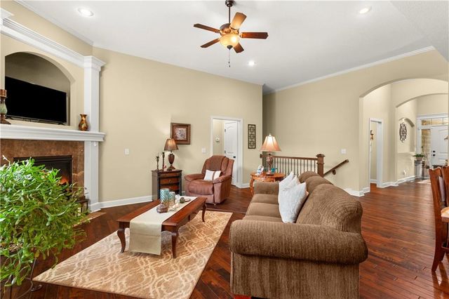 3404 S Wood Avenue, Blue Springs, MO 64015