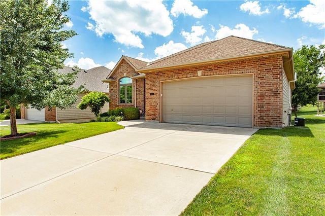 3404 S Wood Avenue, Blue Springs, MO 64015