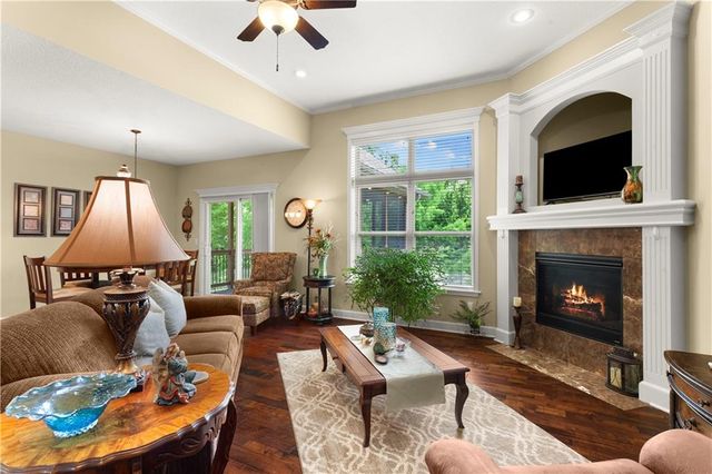 3404 S Wood Avenue, Blue Springs, MO 64015