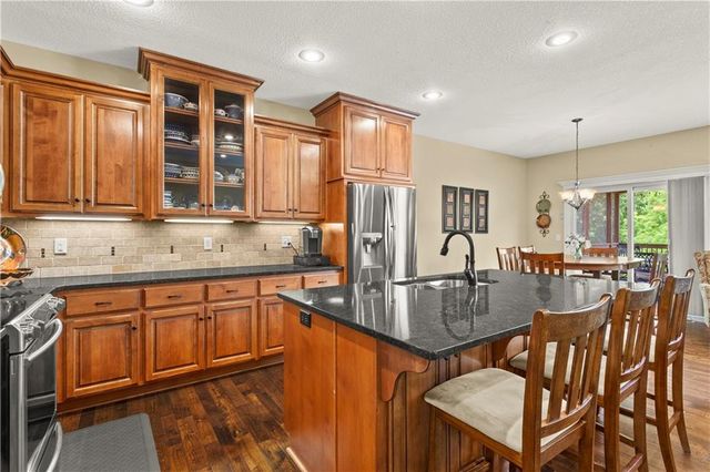 3404 S Wood Avenue, Blue Springs, MO 64015