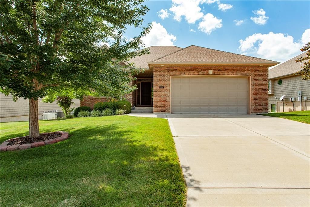 3404 S Wood Avenue, Blue Springs, MO 64015