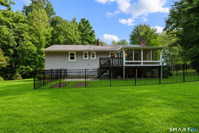 8 Fleetwood Drive, New Fairfield, CT 06812
