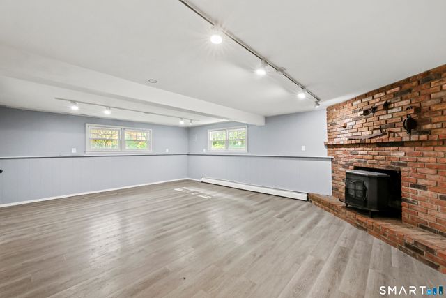 8 Fleetwood Drive, New Fairfield, CT 06812