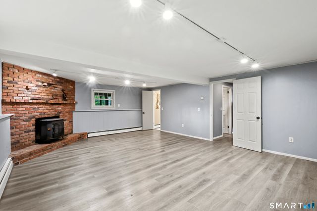 8 Fleetwood Drive, New Fairfield, CT 06812