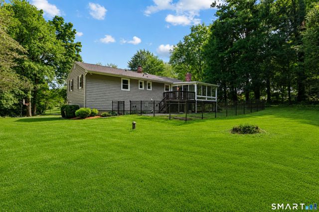 8 Fleetwood Drive, New Fairfield, CT 06812