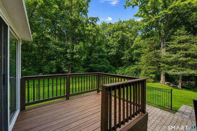 8 Fleetwood Drive, New Fairfield, CT 06812