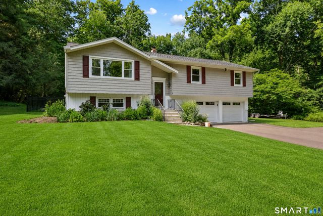8 Fleetwood Drive, New Fairfield, CT 06812